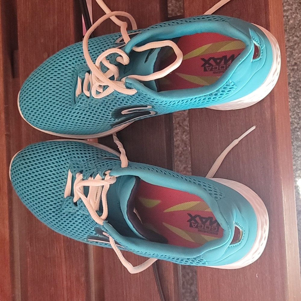 Skechers gotrain tennis shoes
